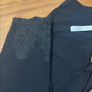 Chicos So Slimming Brigitte Slim Leg Black Embroidered Eyelet Ankle Pants Sz 1.5